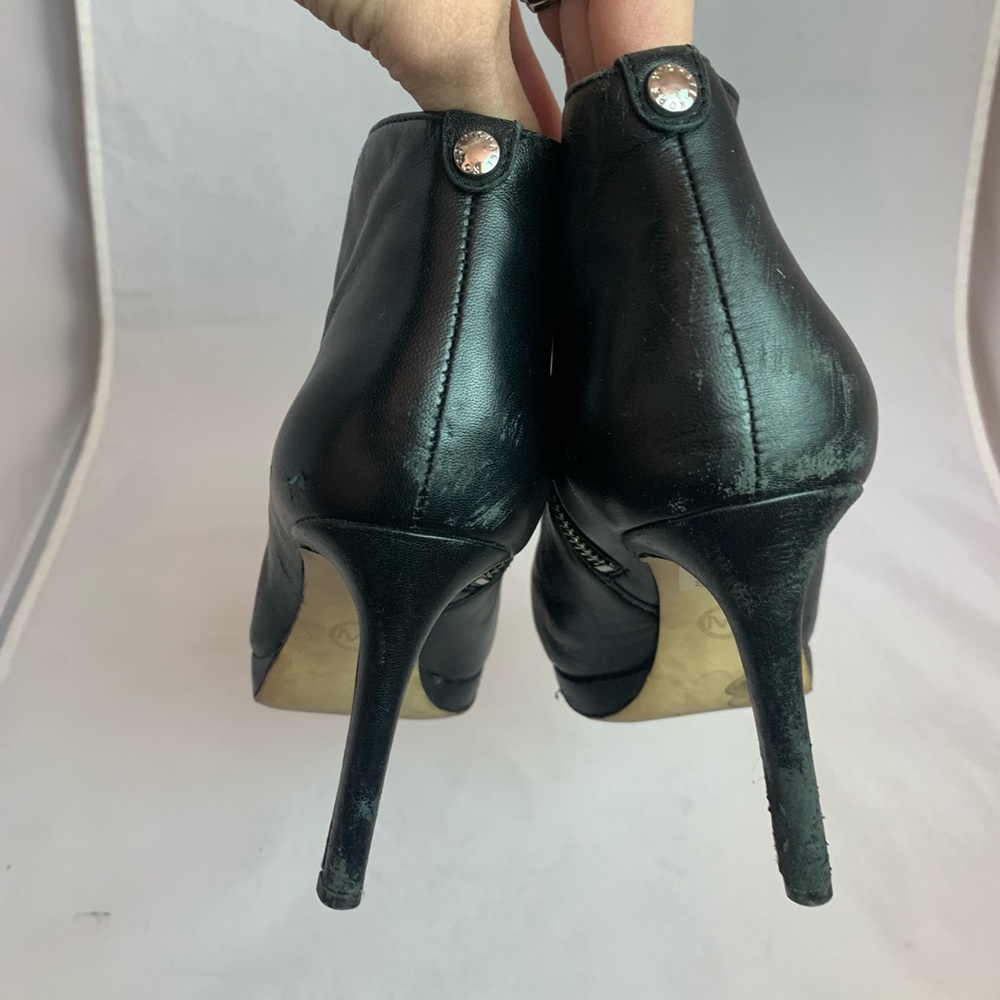 Michael Kors Black Leather Heels Women's 7.5. GG - Picture 4 of 8